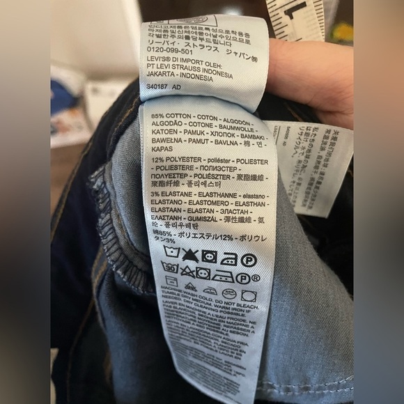 Levi's Dark Wash Classic Mid Rise Skinny Jeans Size 30 - Picture 11 of 11